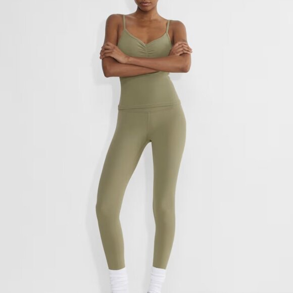 Aritzia Pants - NWT Aritzia GOLDEN BUTTER Cheeky Hi-Rise 26" Legging Sundried Olive 4